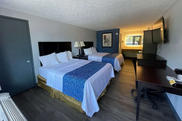 غرفة بسريرين كوين، Travelodge by Wyndham Charles Town / Harpers Ferry 2/4