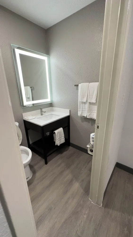 غرفة قياسية بسريرين مزدوجين لذوي الإعاقة، Motel6 Atlanta, GA - Downtown 9/9