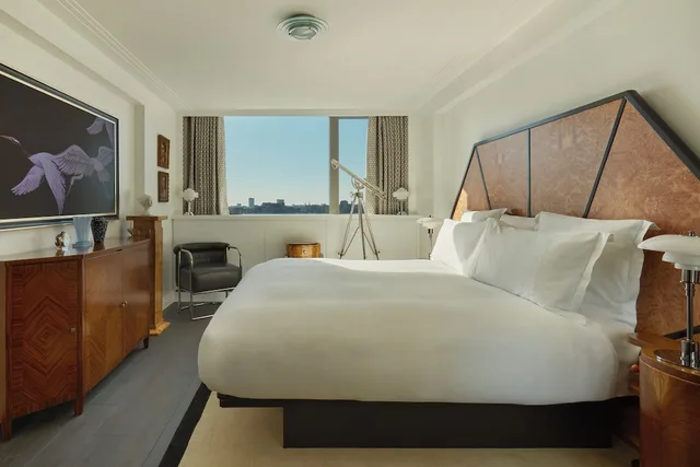 Art Deco, Suite, King Bed, Sea Containers London 1/5