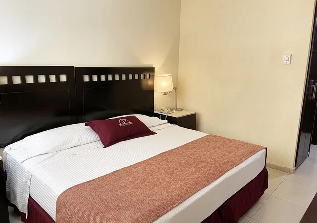 غرفة سوبيريور بسرير كينج، Hotel Victoria Poza Rica 1/4
