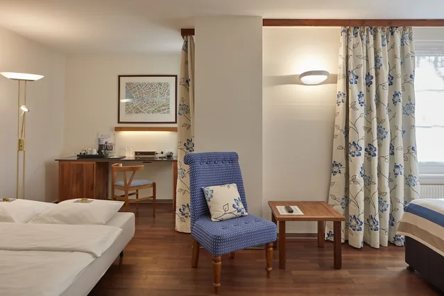 غرفة ثلاثية بسرير مزدوج وسرير فردي، Hotel Adler Zurich 3/4