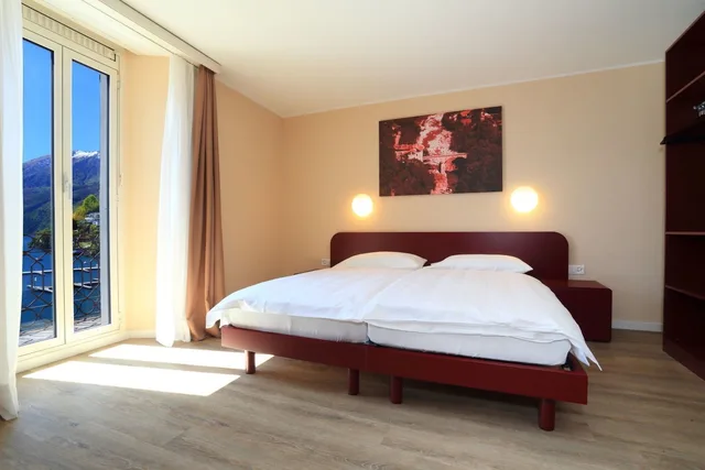 غرفة بسريرين منفصلين بإطلالة على البحيرة بشرفة بغرفة نوم واحدة، Hotel Elvezia 1/3