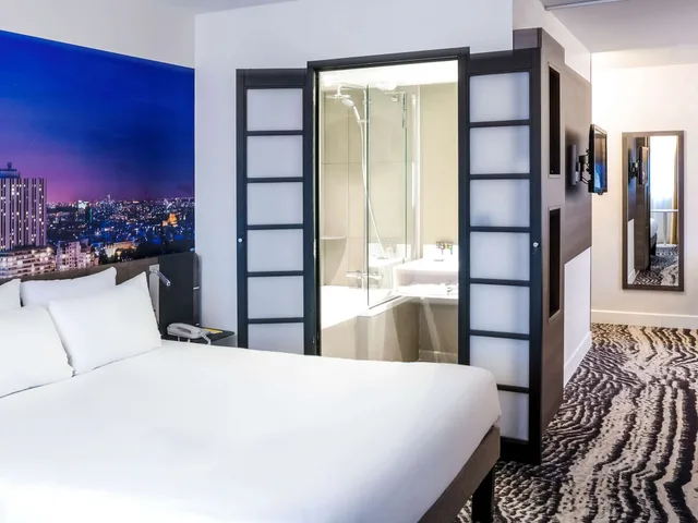 غرفة تنفيذية بسرير كوين بإطلالة على المدينة مع أريكة، Novotel Paris 14 Porte D'orleans 2/5