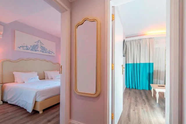 جناح جونيور، Hotel Madeira 3/7