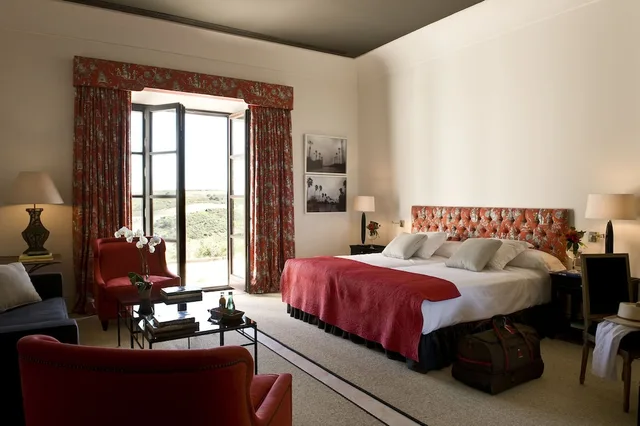 جناح جونيور بسرير كينج بإطلالة على الجبل، Finca Cortesin Golf And Spa 2/9