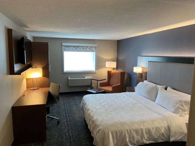 غرفة قياسية بسرير مزدوج، Holiday Inn Hotel & Suites Chicago-Carol Stream(Wheaton) 2/2