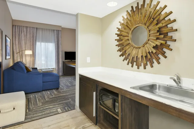 غرفة بسرير كينج مع أريكة لذوي الإعاقة، Hampton Inn & Suites Wells-Ogunquit 6/6