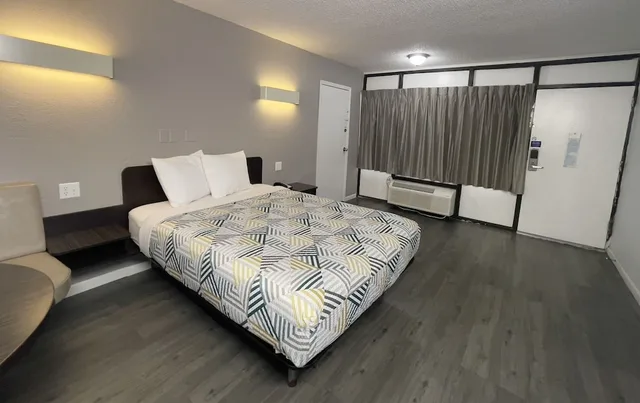 غرفة قياسية بسرير كوين، Motel6 Sallisaw, OK 6/14