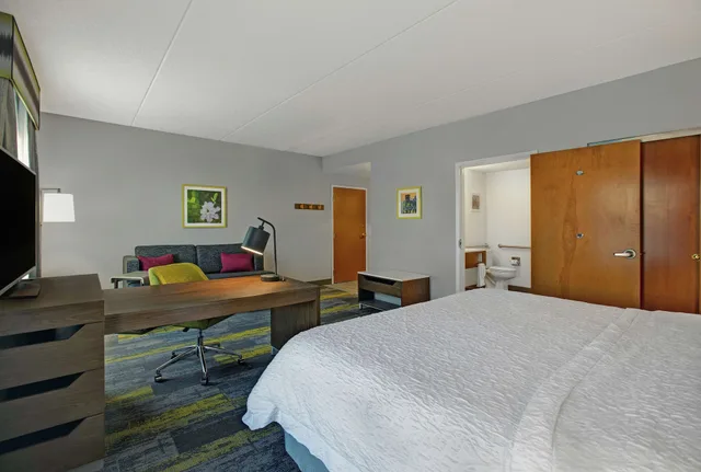 استوديو بسرير كينج مع أريكة لذوي الإعاقة، Hampton Inn And Suites Augusta West 2/10
