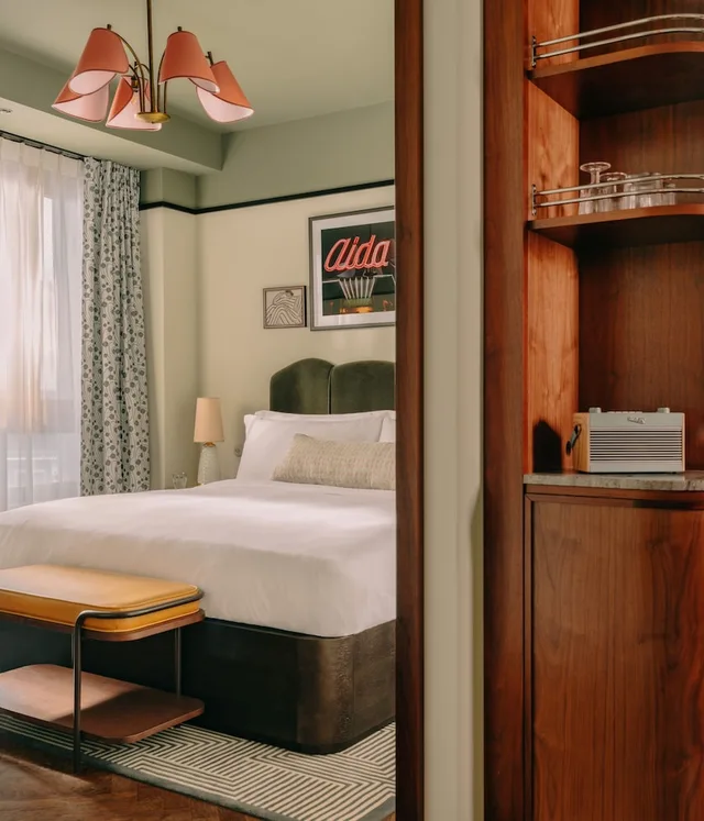 Roomy, King Bed، The Hoxton Vienna 4/7