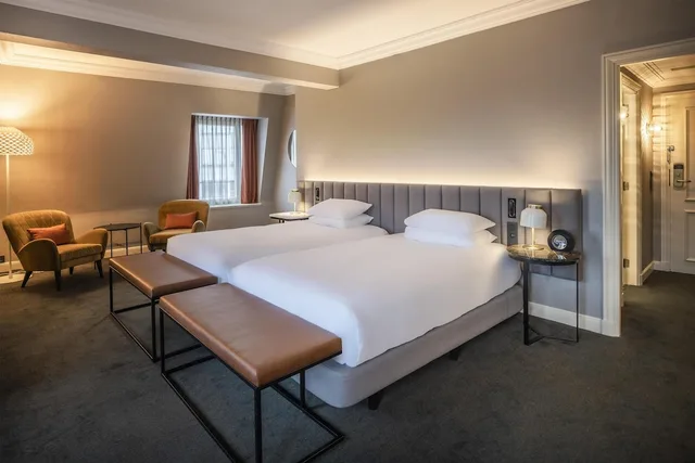 جناح جونيور بسريرين منفصلين مع دخول صالة النادي، Hilton Brussels Grand Place 4/6