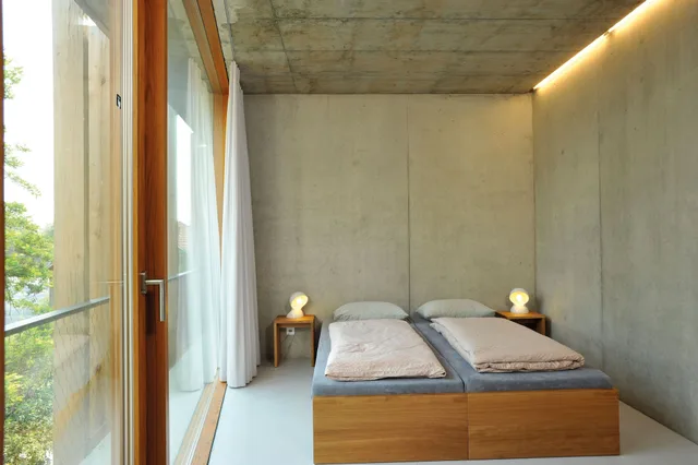 غرفة قياسية بسريرين منفصلين بحمام خاص، Youth Hostel Basel 3/4