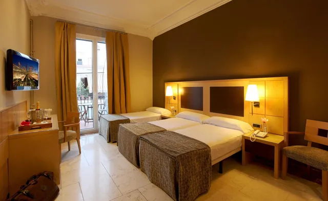 غرفة ثلاثية بثلاثة أسرّة، Hotel Nouvel 1/6