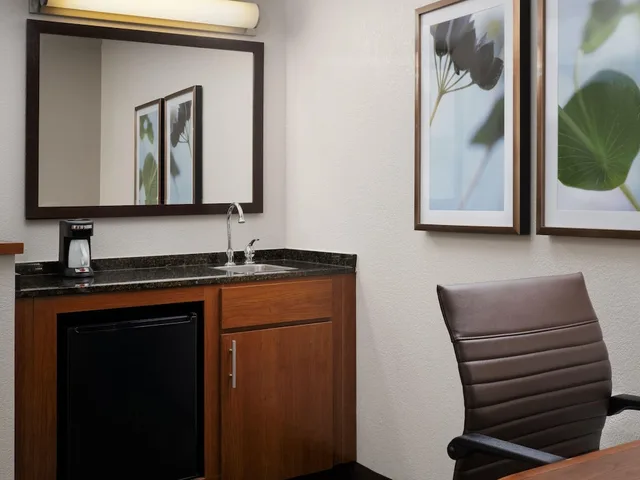 غرفة بسرير كينج مع أريكة في طابق مرتفع، Hyatt Place Columbus/Dublin 7/7