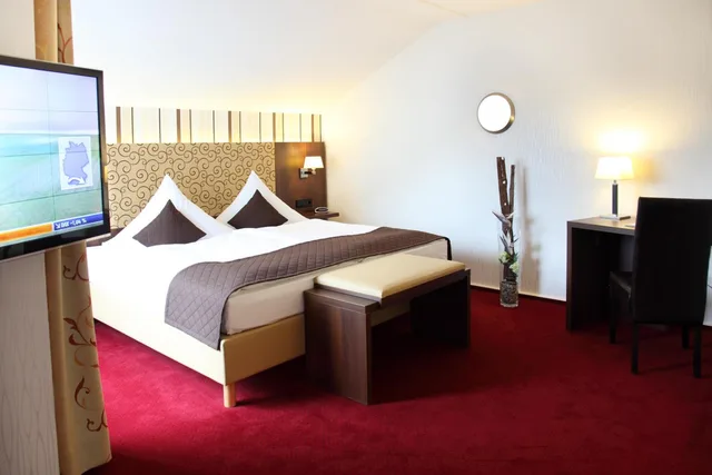 غرفة رباعية بسرير كينج، Lobinger Parkhotel 6/10