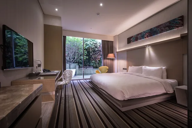 Splendor, Queen Bed، Sparkle Hotel 2/4