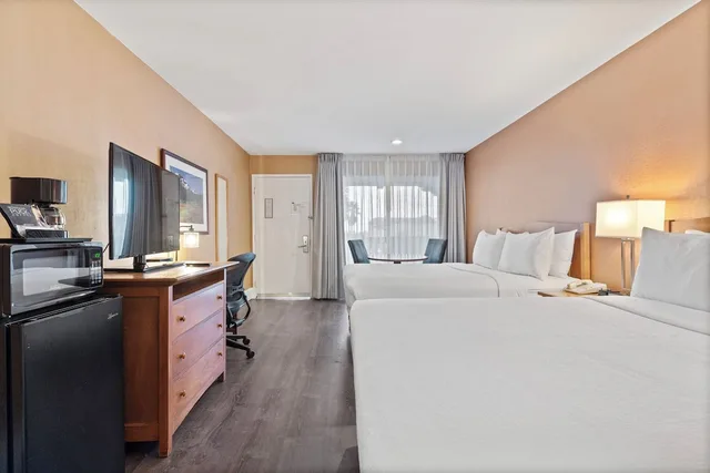 غرفة قياسية بسريرين كوين، Vagabond Inn Executive San Francisco Airport 4/8