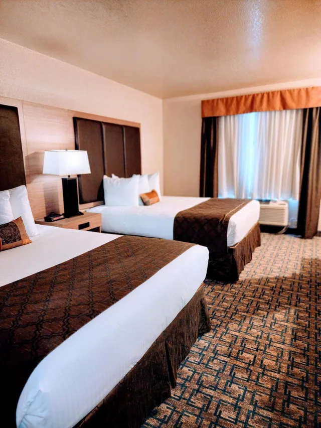 غرفة سوبيريور بسرير مزدوج، Ramada By Wyndham Lloydminster 2/10
