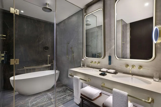 1 Bedroom, Superior, Suite, Burj Khalifa View، Embassy Suites by Hilton Dubai Business Bay 4/4