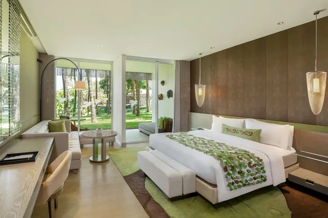 Room, King Bed, W Bali Seminyak 2/2