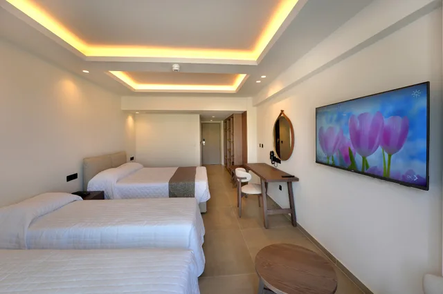 Family Room Inland View، Nelia Sea Breeze 1/2