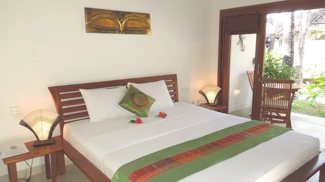 غرفة قياسية بسرير كينج بإطلالة على الحديقة، Palm Garden Amed Beach Spa Resort Bali 1/2