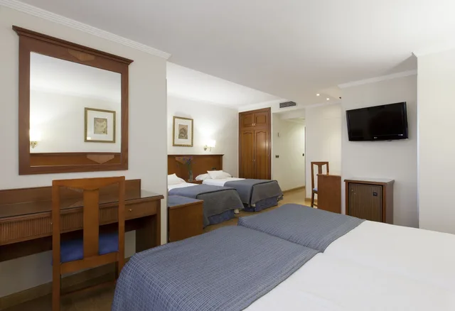 غرفة عائلية بأربعة أسرّة، Alixares Hotel 8/10