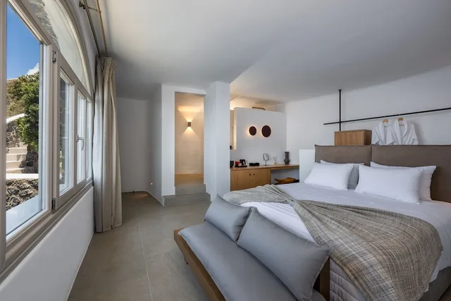 Master, Suite, Queen Bed, Volcano View, Bathtub، Ira Hotel Spa 2/7