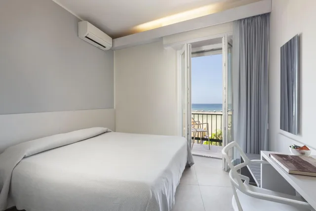 غرفة سوبيريور بسرير مزدوج أو سريرين منفصلين بإطلالة على البحر، Hotel Al Gabbiano 1/6