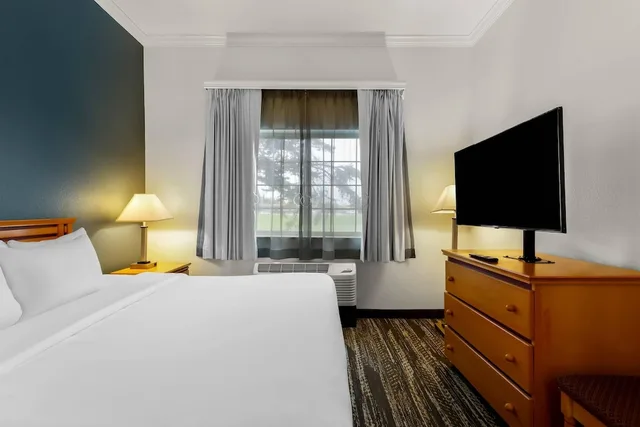 جناح كومفورت بسرير كينج مع أريكة، Clarion Suites Anchorage Downtown 3/9