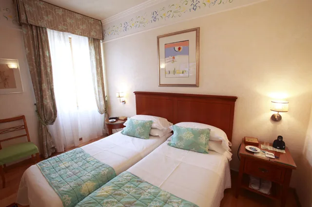Standard, King Bed, Hotel Firenze (ex Best Western) 1/7