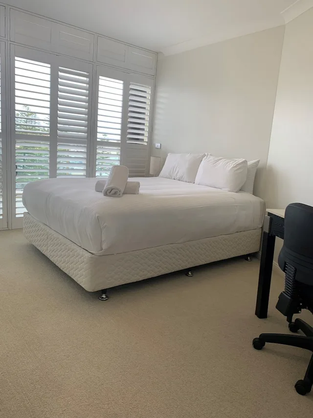 شقة بسريرين منفصلين وسرير كينج بإطلالة على المدينة بغرفتي نوم، Northpoint Apartments 4/7