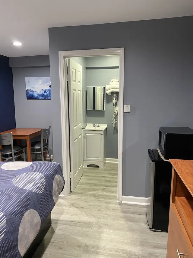 غرفة مفردة بسرير كوين، Dunmore Inn 7/8