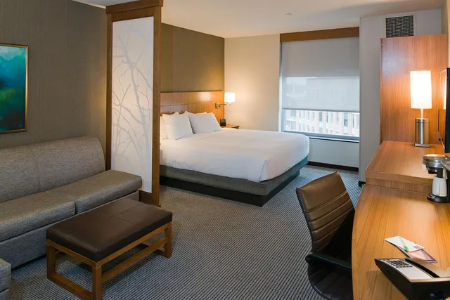 Room, King Bed, Sofa, Accessible, Hyatt Place Bloomington/Normal 2/4