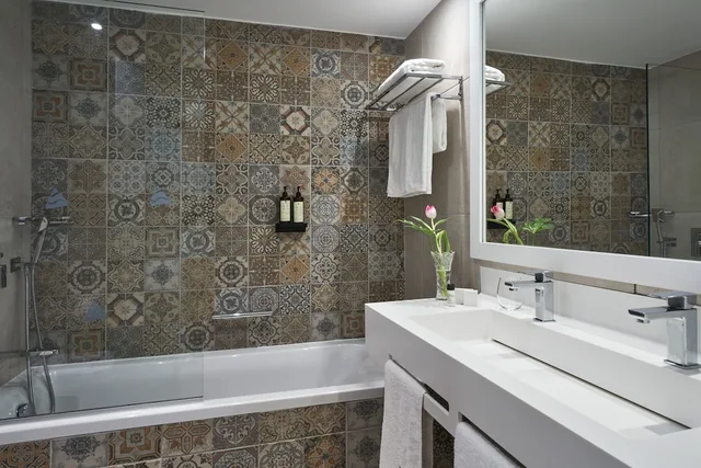 1 Bedroom, Family, Suite, King Bed, Inland View, 3 Sofa، Atlantica Aeneas Resort 2/4