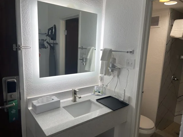 غرفة قياسية بسرير كينج، Quality Inn and Suites Sulphur Springs TX 7/8