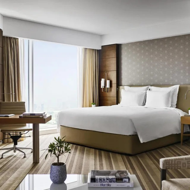 غرفة بريميوم ديلوكس بسرير كينج مع أريكة، Pullman Doha West Bay 1/6