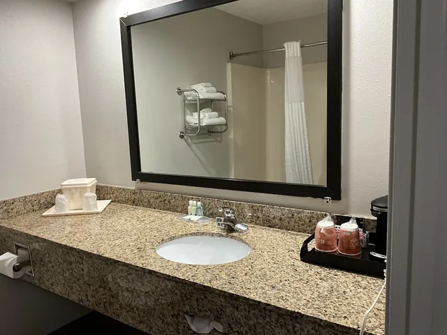 غرفة قياسية بسرير كينج، Quality Inn Jacksonville near Little Rock Air Force Base 7/8