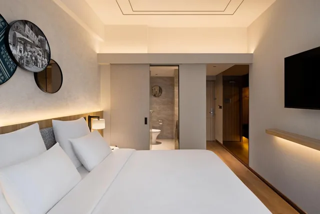 Design, Superior, Queen Bed، ALL SEASONS JAKARTA THAMRIN 1/4