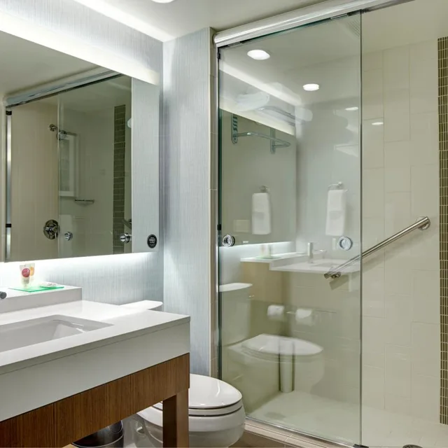 غرفة قياسية بسرير كوين مع أريكة، Hyatt Place Madison Verona 3/4