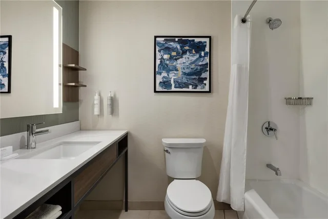 غرفة بسرير كينج لذوي الإعاقة، Hilton Garden Inn Riverhead 3/3