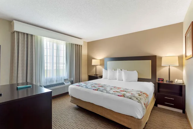 جناح بسرير كينج مع أريكة، Best Western Lawrenceburg Inn 1/3