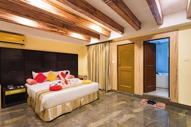 Executive, Suite, King Bed, Hotel Seven Star 2/10