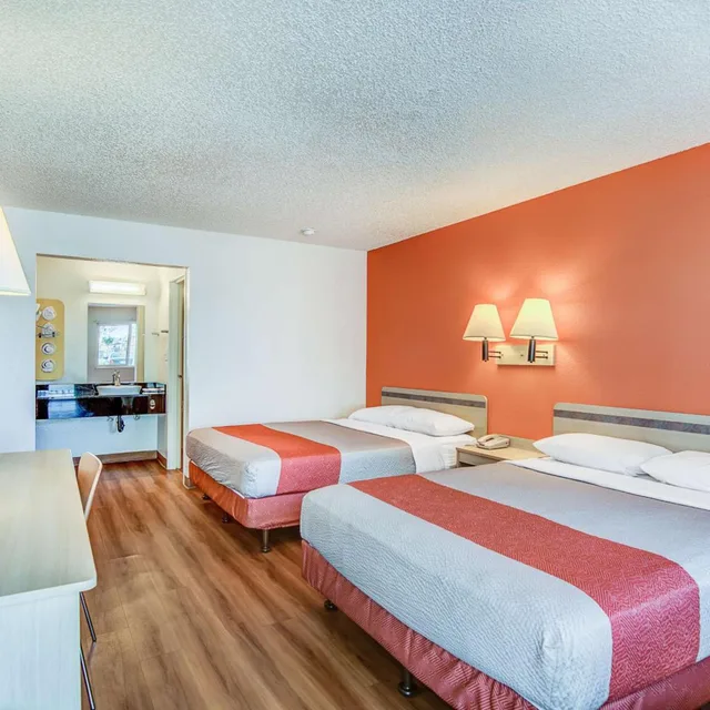 غرفة رباعية، Motel6 Stockton, CA - Charter Way West 1/10