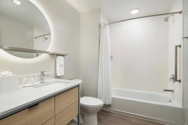 جناح بسرير كوين بغرفة نوم واحدة مع أريكة، TownePlace Suites by Marriott Plant City 2/3