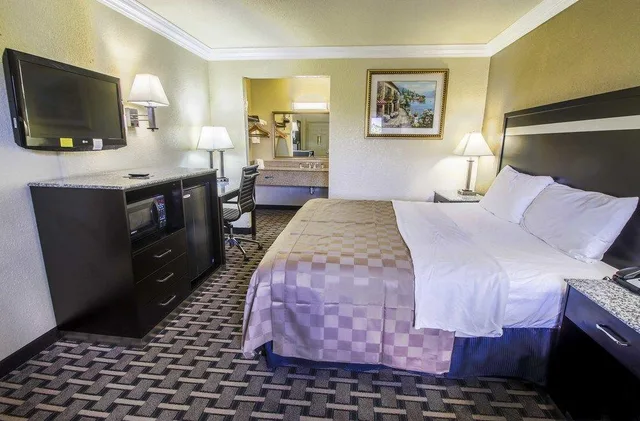 غرفة بسرير كينج، Inn of America - Palm Beach Gardens 1/3