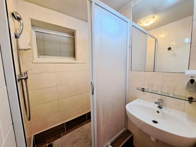 Room, Quadruple, Queen and Twin Beds, Penzion Al Corso 6/9