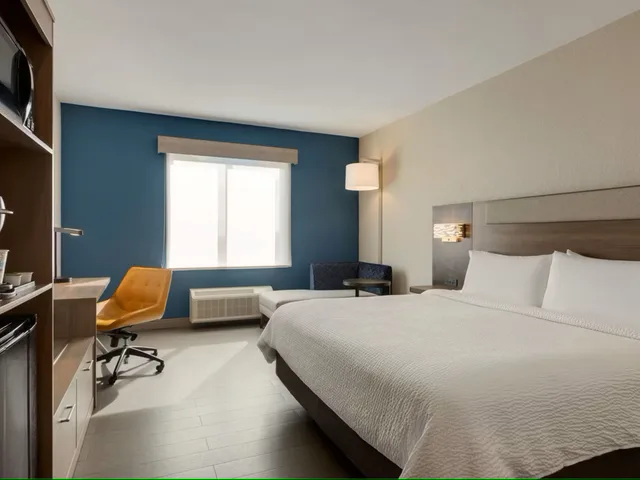 غرفة بسرير كينج، Holiday Inn Express Hotel and Suites Fort Lauderdale Airport South 2/4