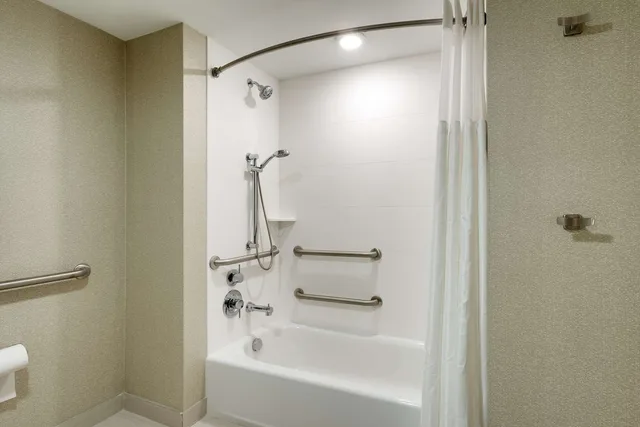غرفة بسريرين كوين بحوض استحمام لذوي الإعاقة، Hilton Garden Inn Lehi 1/1