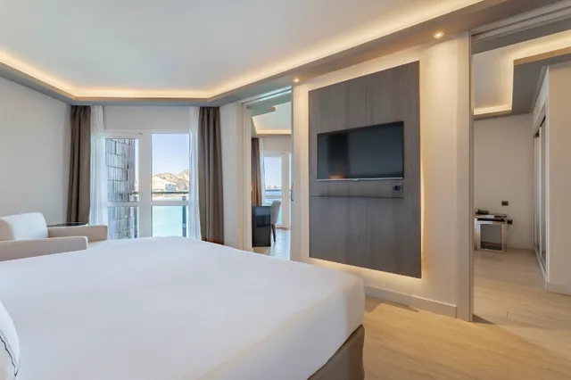 غرفة تنفيذية بإطلالة على البحر، Melia Alicante 3/9